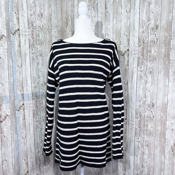 Old Navy Sweaters - Women's Old Navy Sweater | Black & White  | Scoop Neck | Medium | Tunic Length